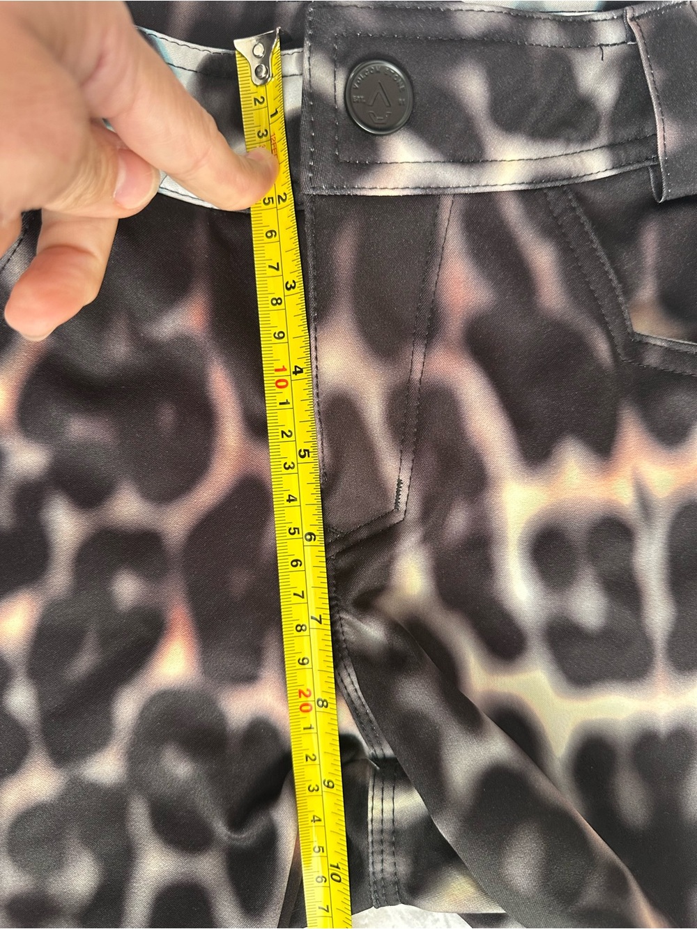 Volcom Battle Stretch Cheetah Snow Ski Pants Sz Small - Picture 10 of 15
